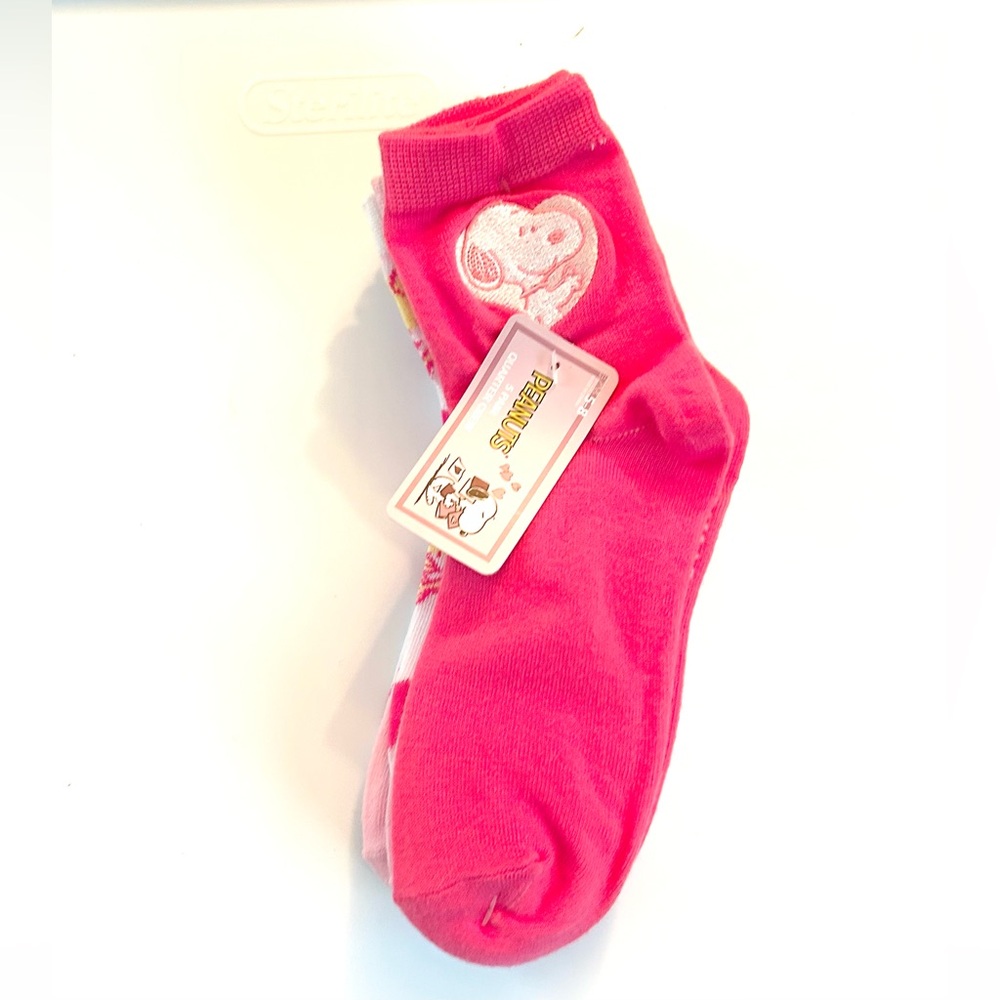 Peanuts 5 Pairs of Woman’s Quarter Socks Crew Socks Snoopy Woodstock Hearts NWT